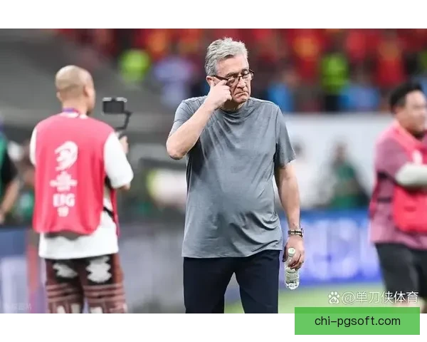 中国男足主场失利日本无缘18强赛引发球迷热议